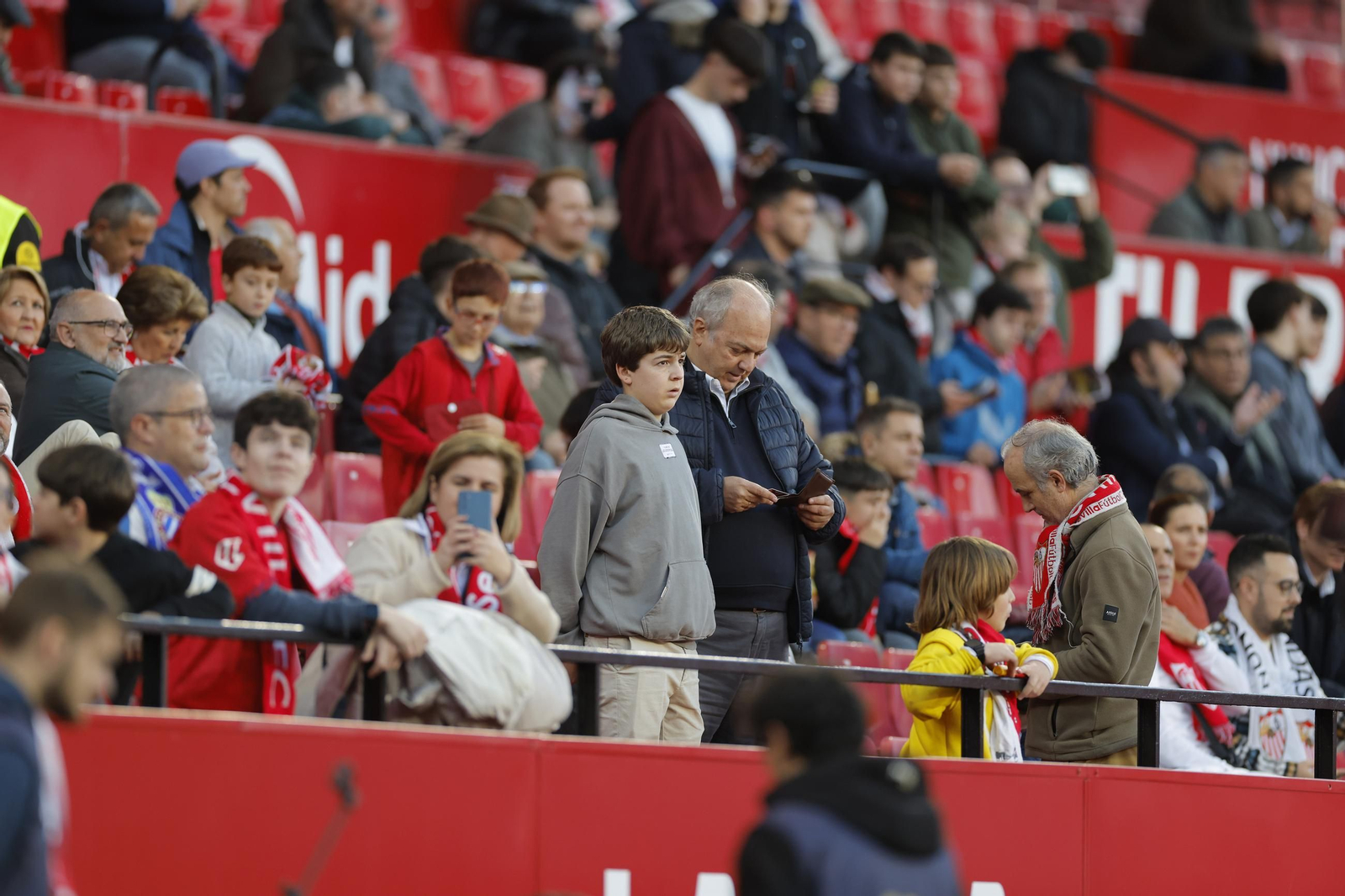 Búscate en las fotos del Sevilla - Español