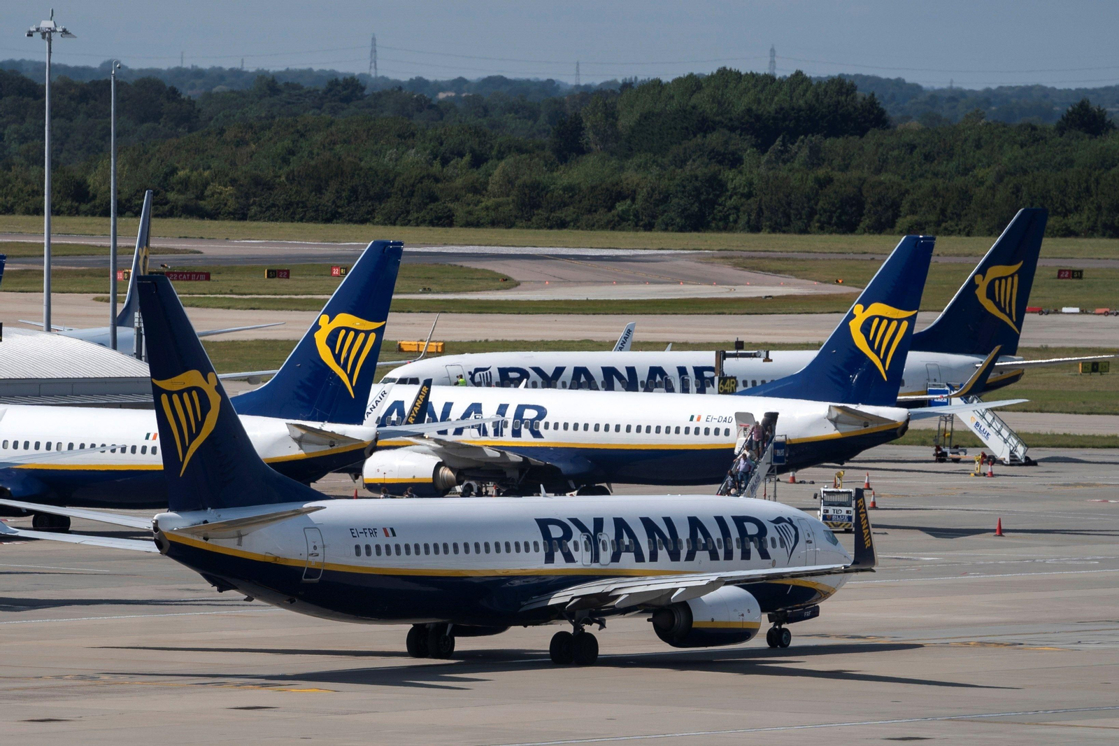 Varios aviones de Ryanair, en el aeropuerto San Pablo de Sevilla.