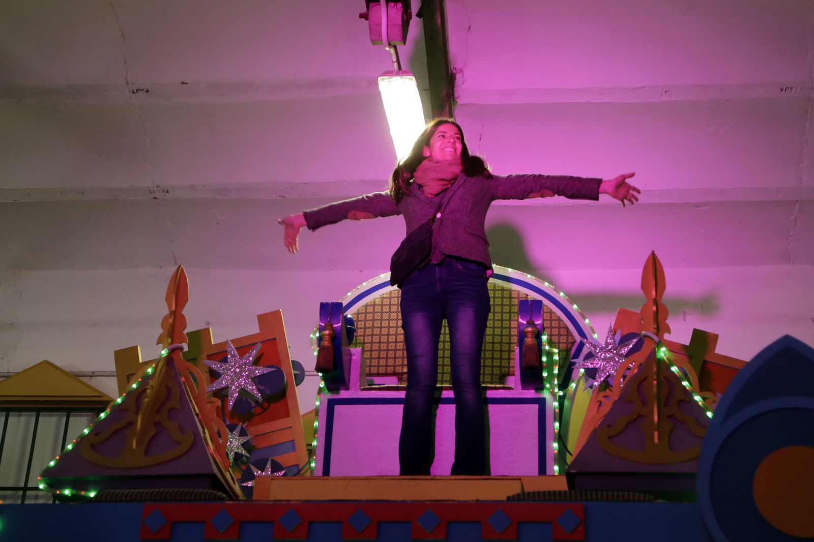 Visita de los Reyes Magos a sus carrozas