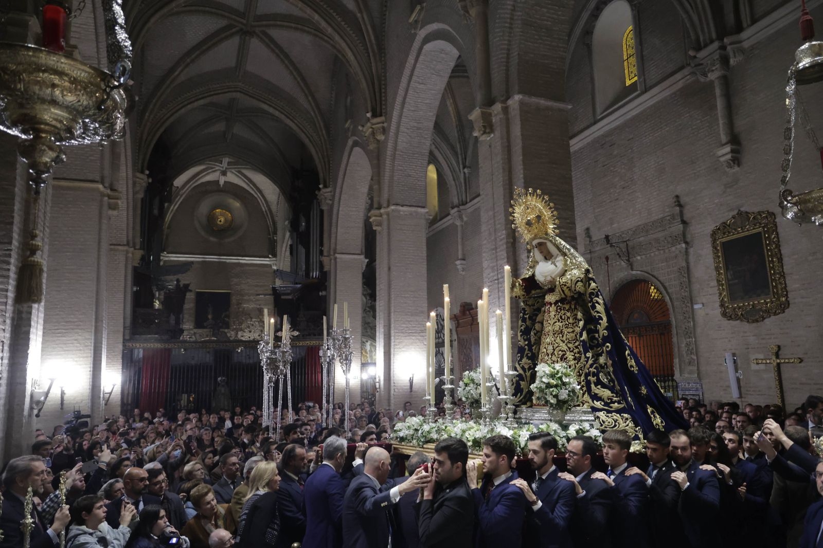 Las imágenes del traslado de la Esperanza de Triana a Santa Ana