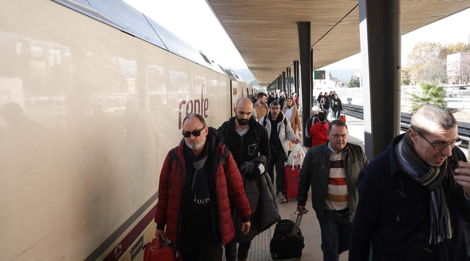 Las fotos de la llegada del primer tren Alvia a la estación de Algeciras