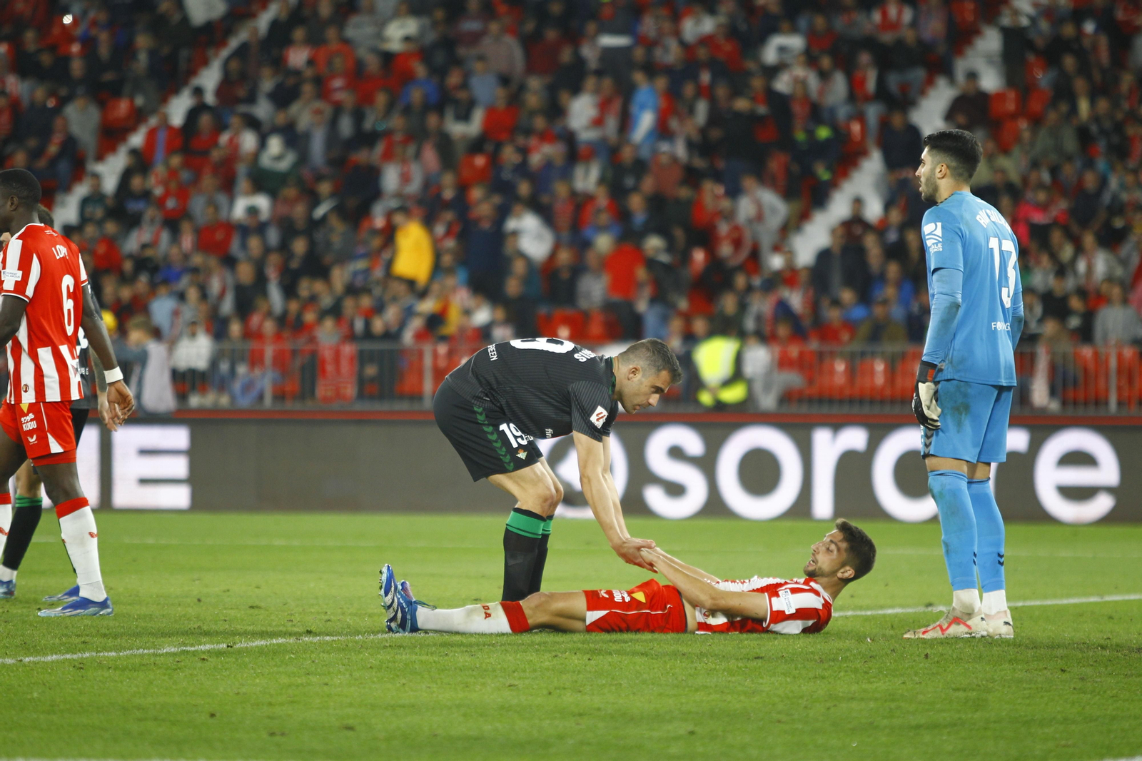 Imágenes del partido de fútbol U.D. Almería-Real Betis Balompié