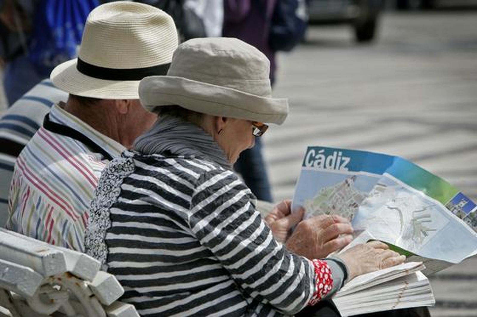 Unos 3.000 cruceristas visitan Cádiz con las escalas del ´Eurodam´ y ´Le Diamant´ en el mes por excelencia de los cruceros. 

Foto: Lourdes de Vicente