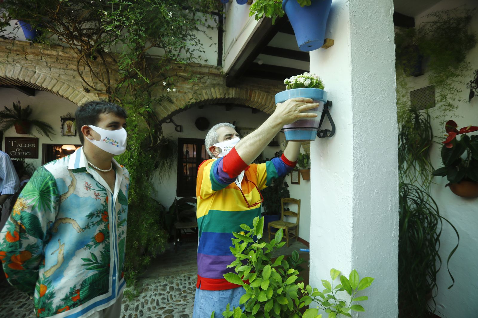 La visita de Lorenzo Caprile y Palomo Spain a los Patios de Córdoba, en imágenes