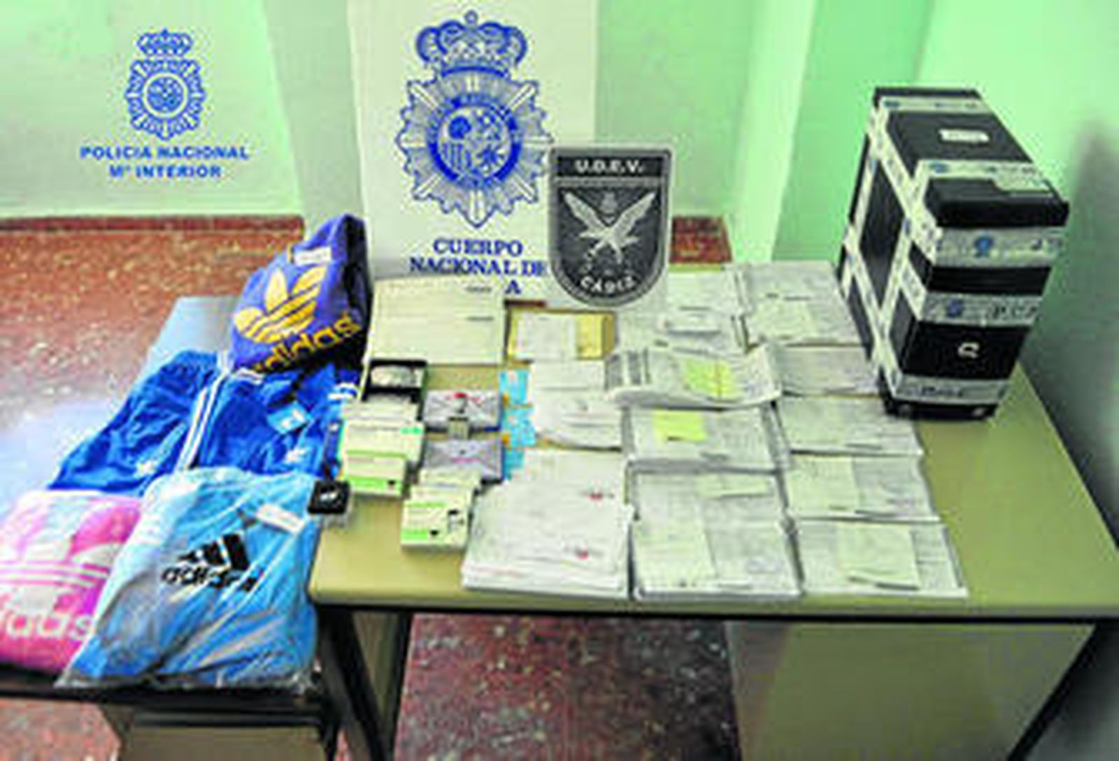 Material utilizado para la falsificación de las recetas, así como buena parte de las que se han podido recuperar.