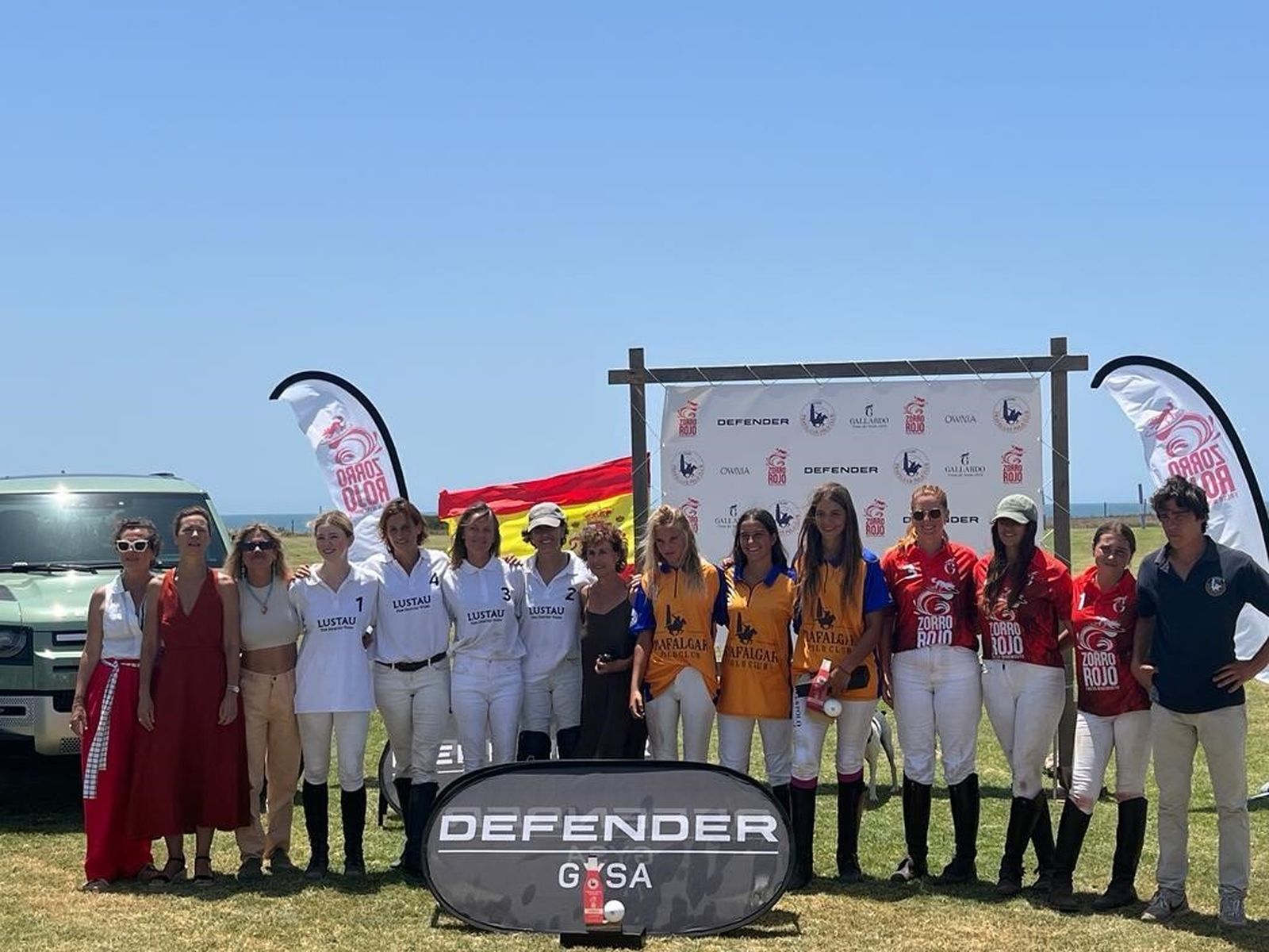 Teresa Montes, Reyes Montes, Claudia Melgarejo, Rose McGowan, Marion Acosta, Klarina Pilcher, Elma Caballero, Almudena Melgarejo, Pía Guiñazu, Luz Martel, Alicia Gariador, Sophie Bisitil, Carla Rojas, María Luisa e Ignacio Melgarejo.