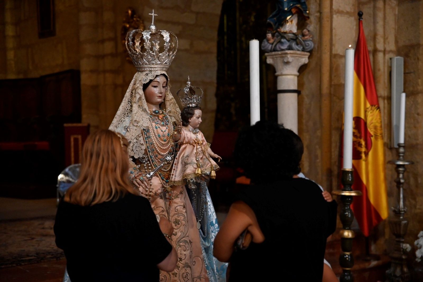 El tradicional encuentro de los cordobeses con la Virgen de los Remedios en martes y 13, en imágenes