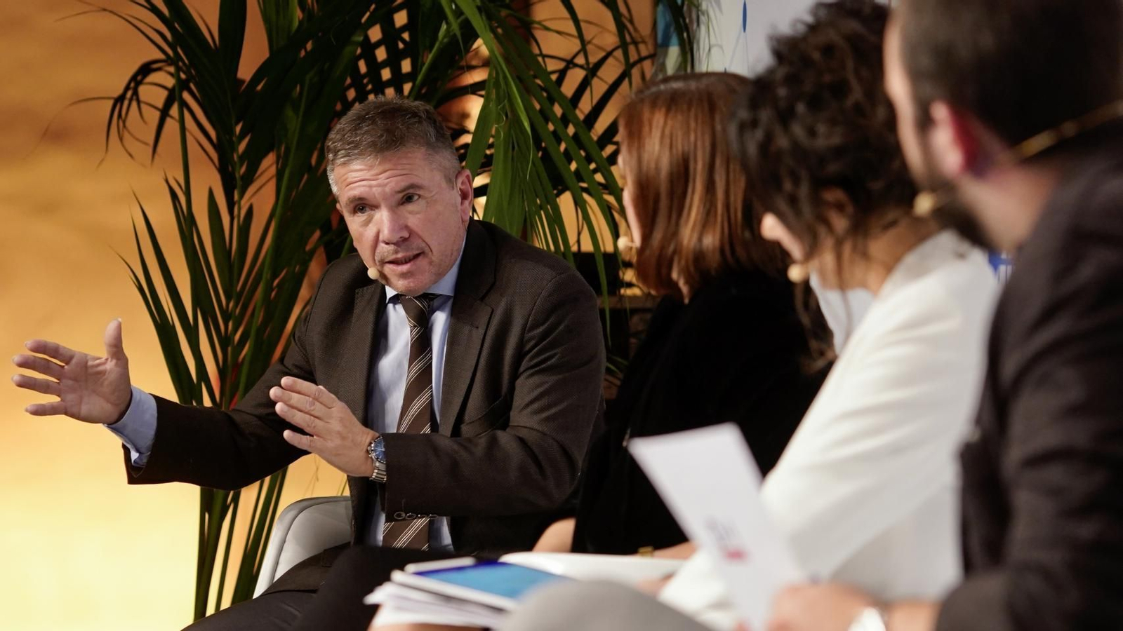 Francisco José Fernández Lineros en una mesa redonda sobre el turismo inteligente.