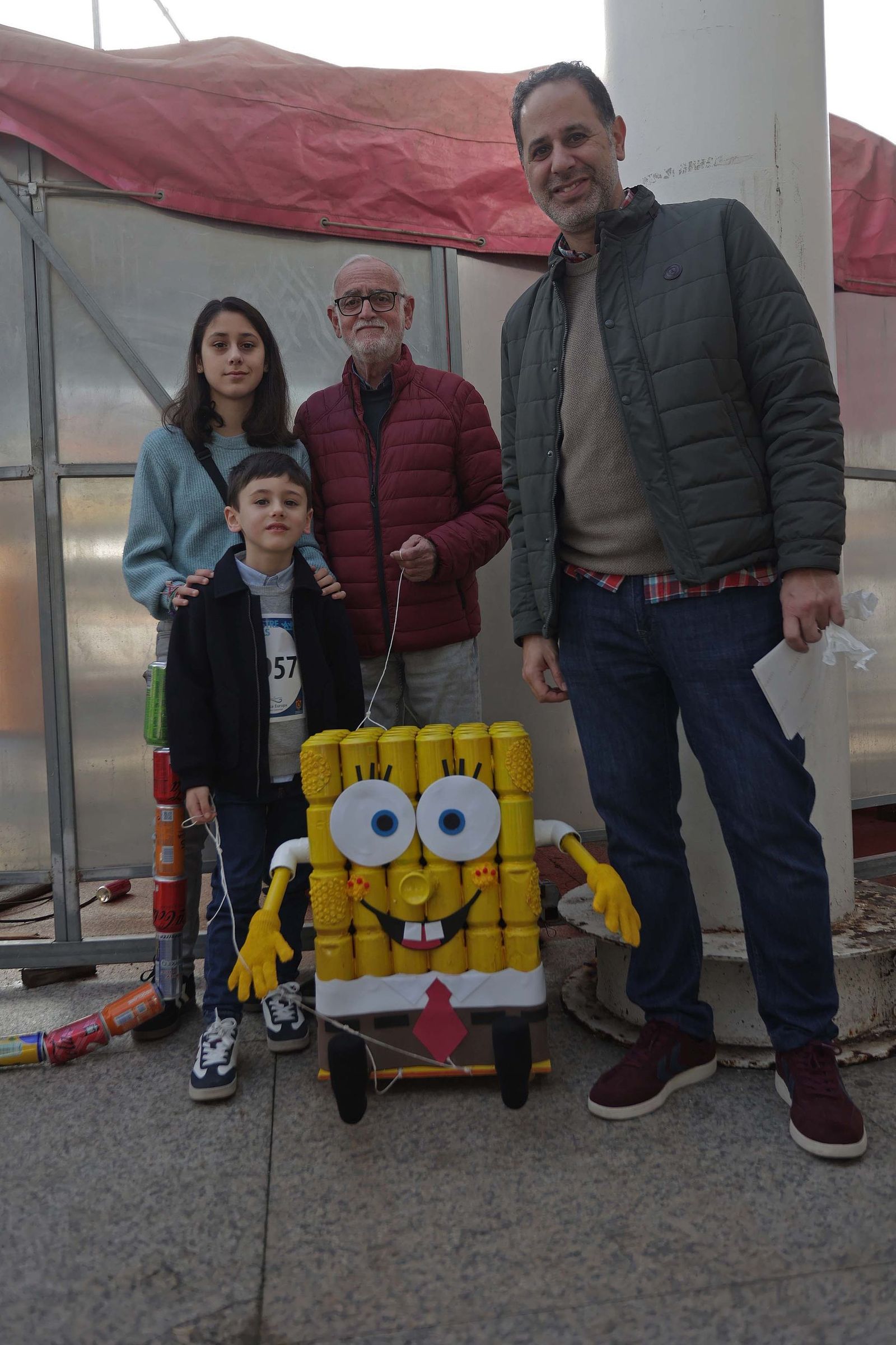 Búscate en el multitudinario arrastre de latas 2026 en Algeciras