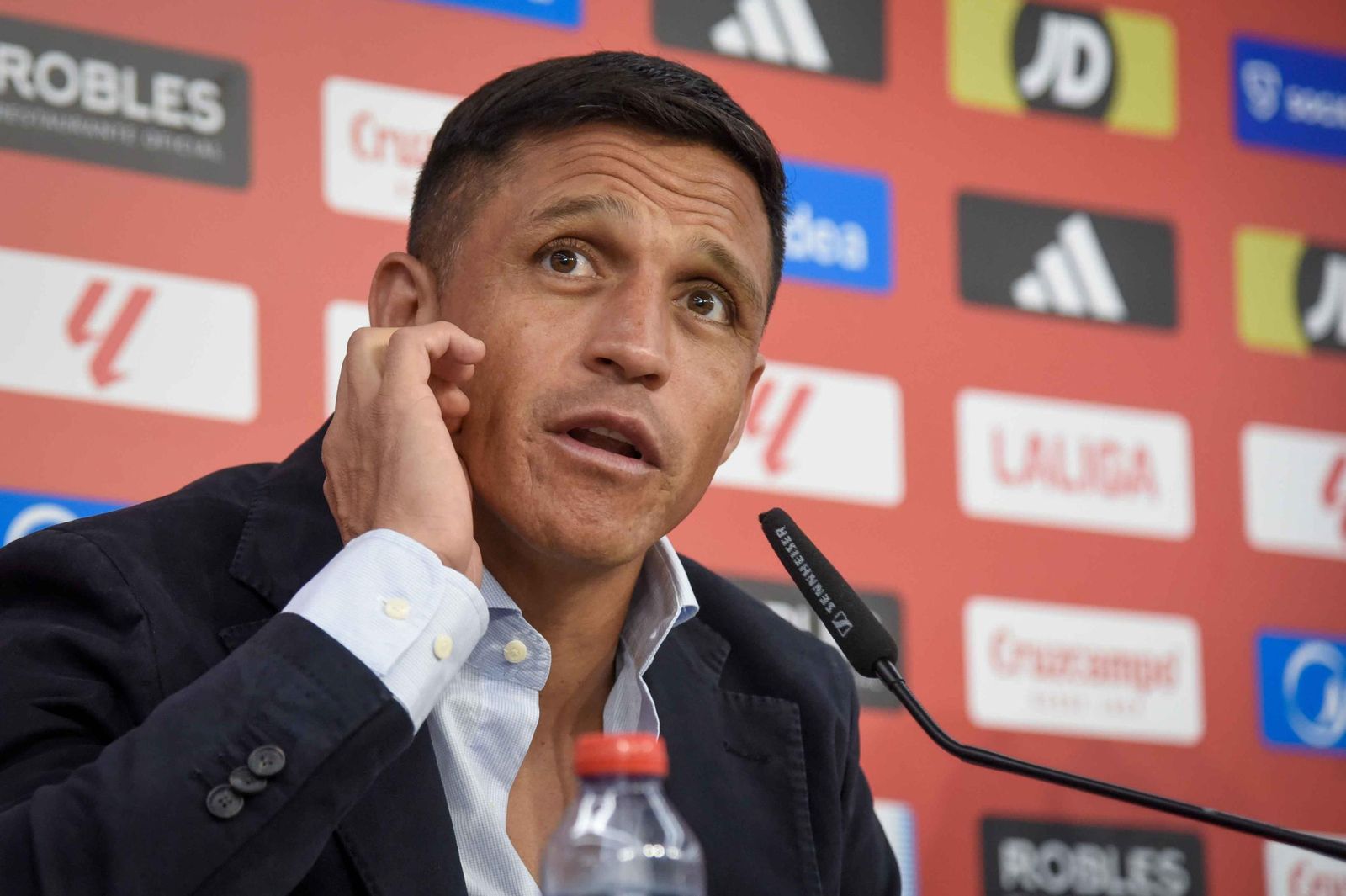 Presentación de Alexis Sánchez como jugador del Sevilla