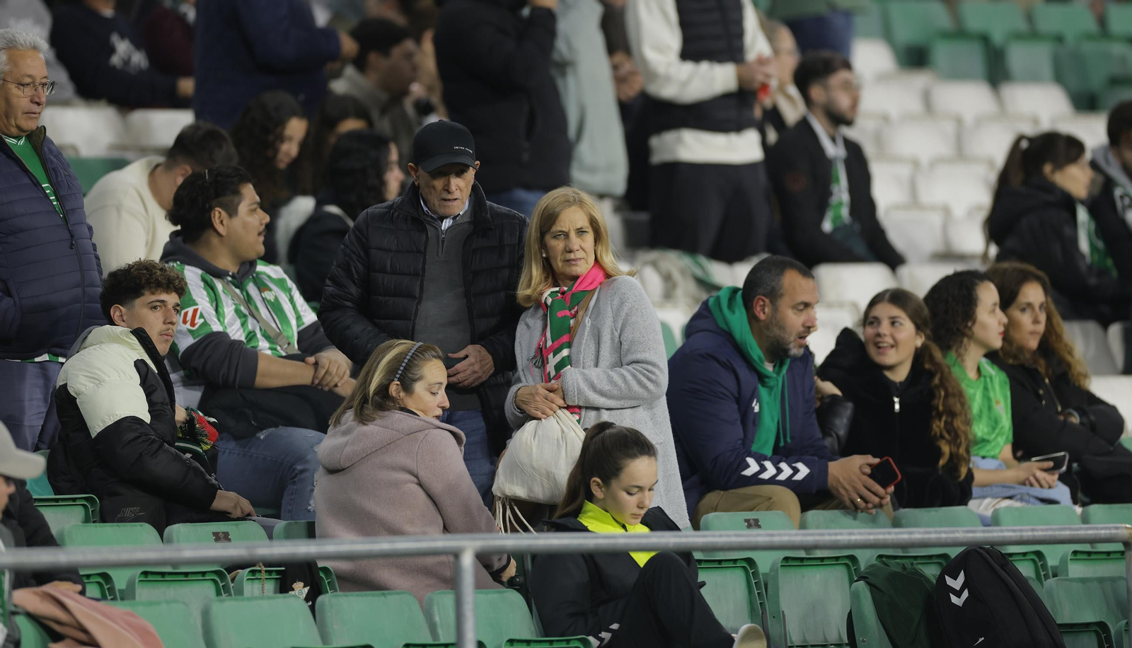 Búscate en las fotos del Betis - Helsinki
