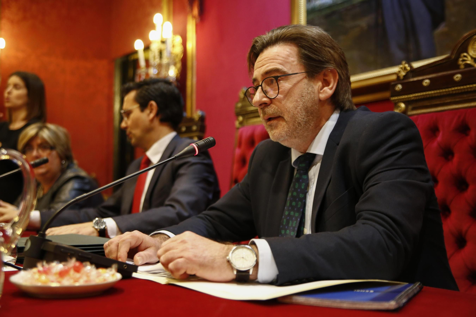 El concejal Baldomero Oliver junto a Francisco Cuenca y Ana Muñoz.