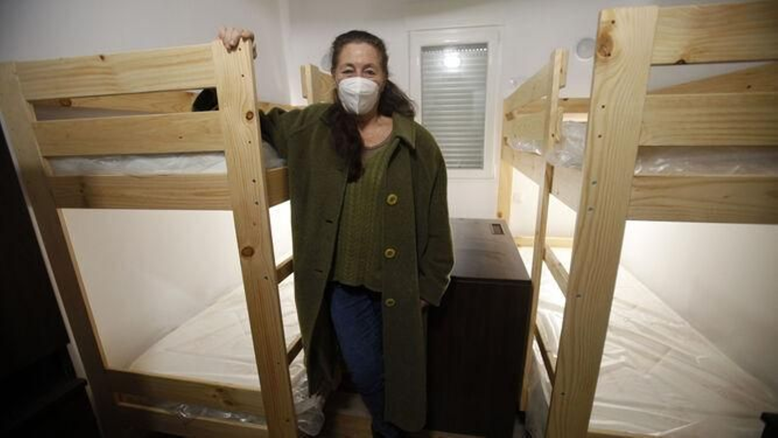 Ana María Mateos, presidenta de Asnuci, en una de las habitaciones del albergue.