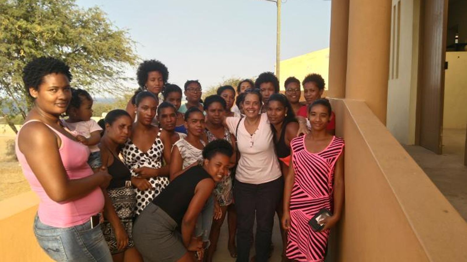 Milagros García, en una visita a una aldea de Cabo Verde.