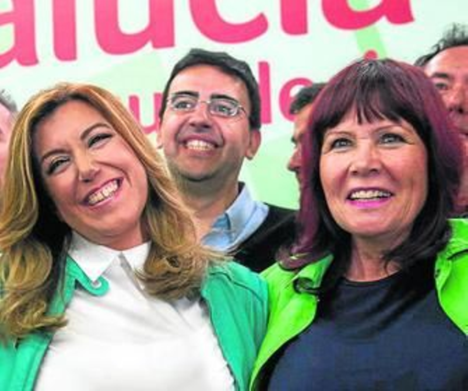 Susana Díaz junto a Micaela Navarro, ayer en Sevilla.