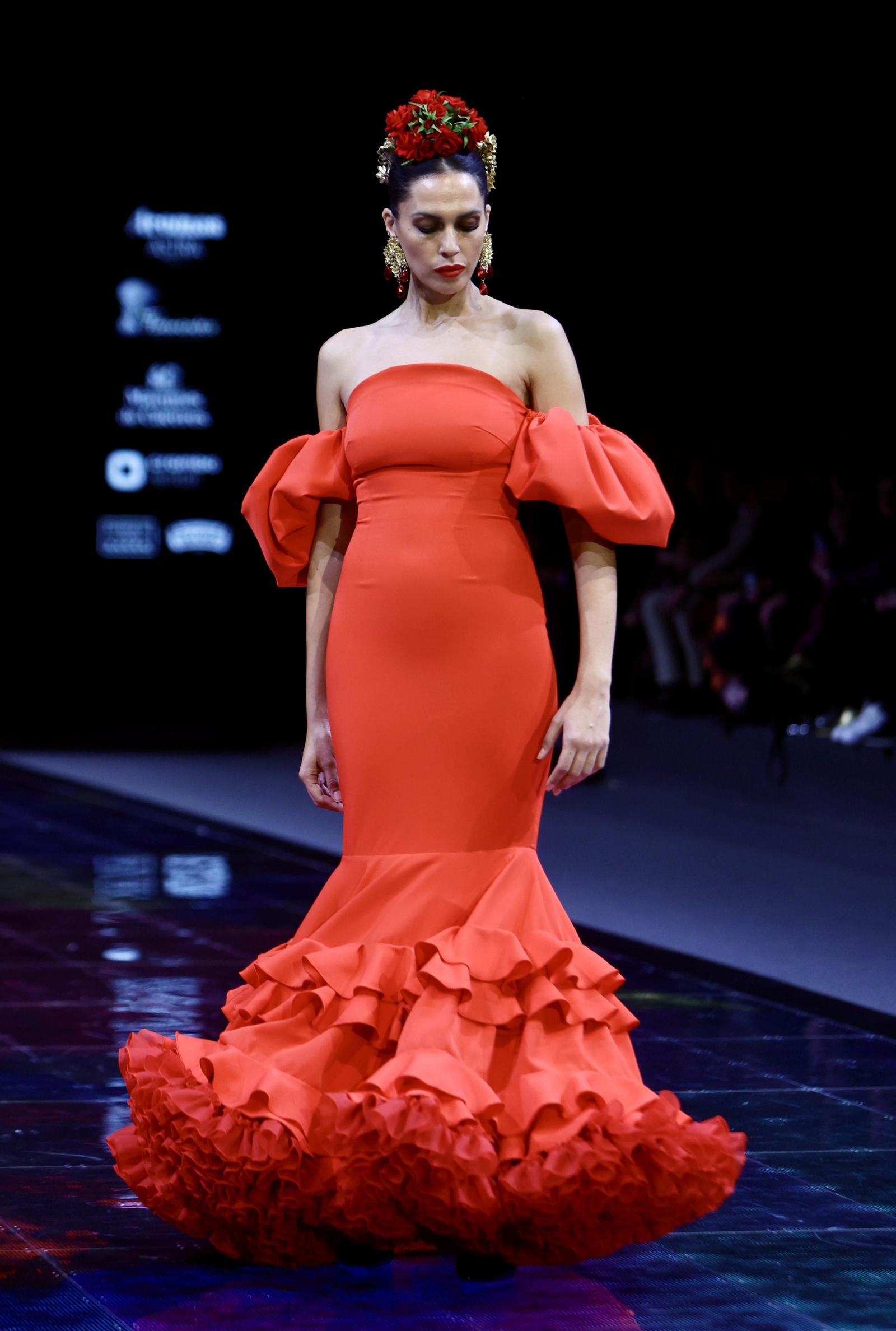 Desfile de Rosa Pedroche en SIMOF, todas las fotos