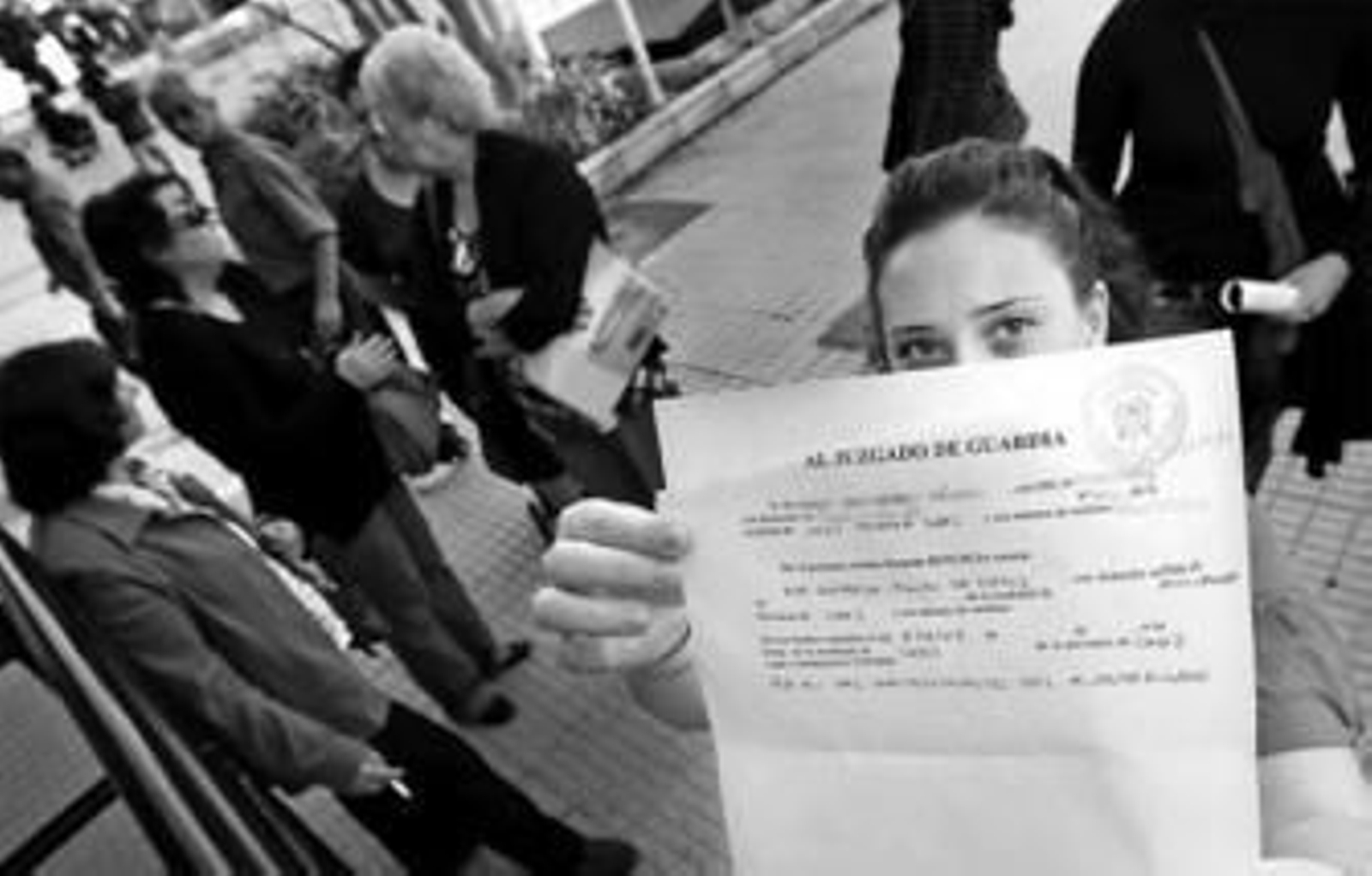 Una de las vecinas presenta una denuncia contra Aguas de Cádiz.