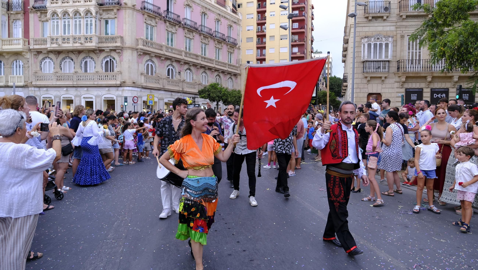 Las mejores imágenes de la Batalla de Flores de Almería
