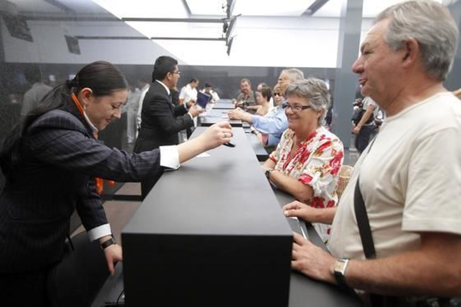El muelle de Cádiz se estrena como puerto base e inaugura su nueva terminal de pasajeros con la salida del ´Grand Voyager´. 

Foto: Jesus Marin