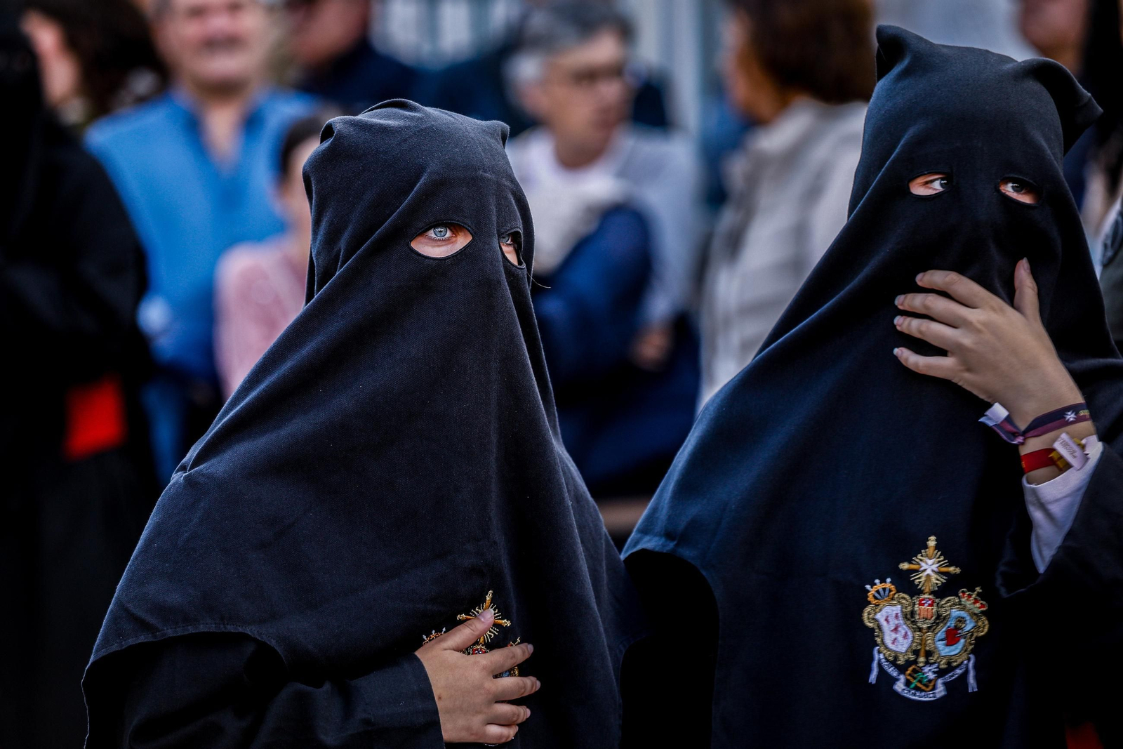 Imágenes de la salida de Desamparados en la Semana Santa de San Fernando 2025