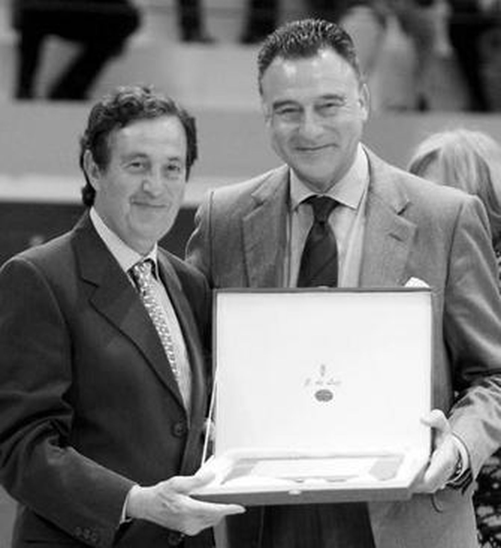 Felipe Luis Maestro entregó un premio al Niño de la Capea.