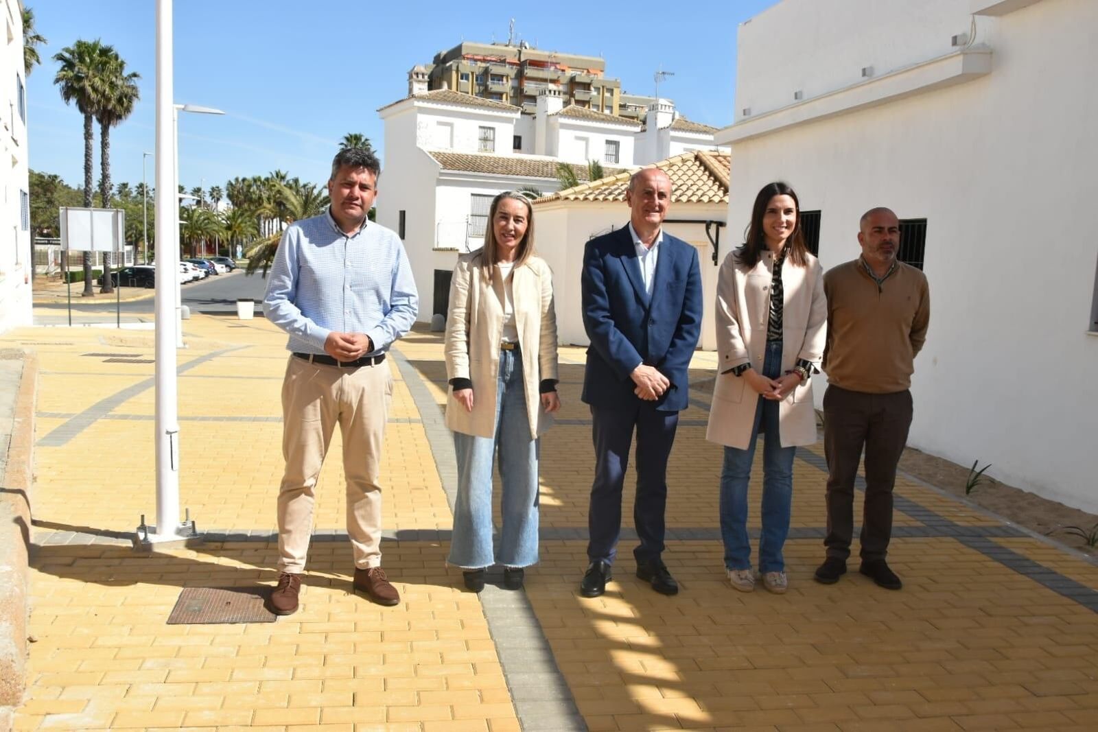 Un momento de la visita a las obras del pasaje Raúl García Raya