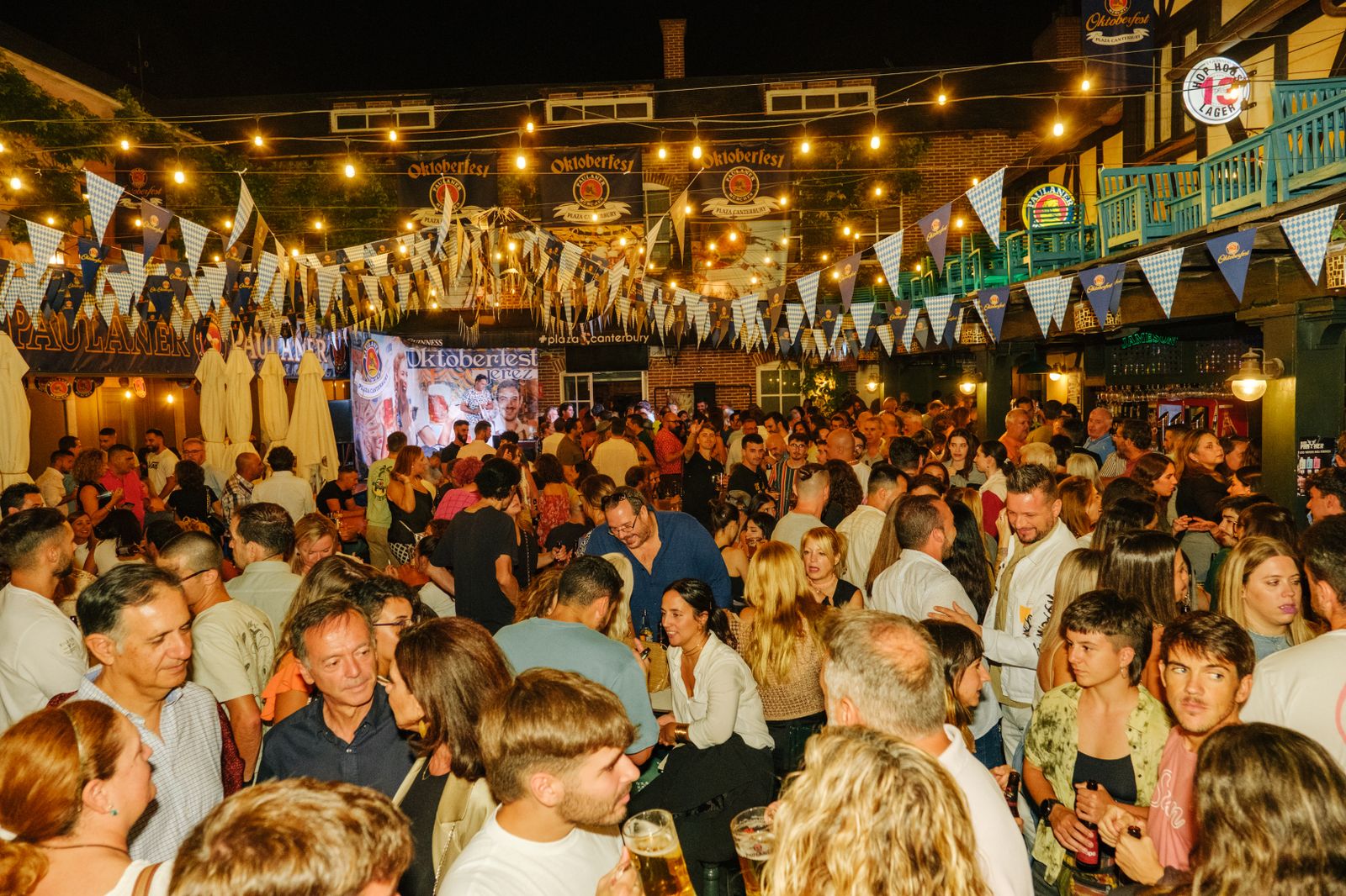 Búscate en el OktoberFest de Plaza Canterbury del viernes día 29 de septiembre