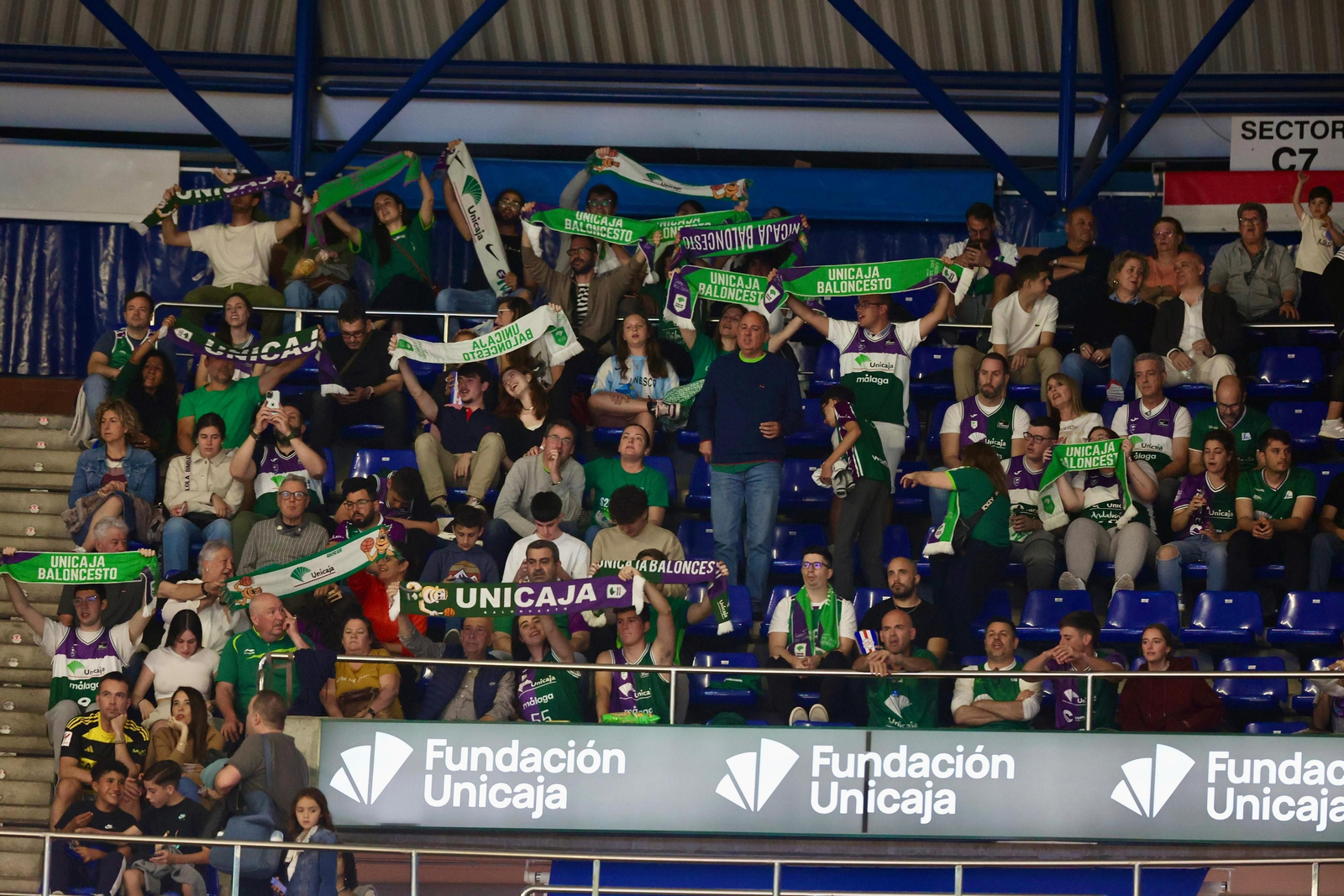 Búscate en las gradas del Carpena en el Unicaja - Casademont Zaragoza