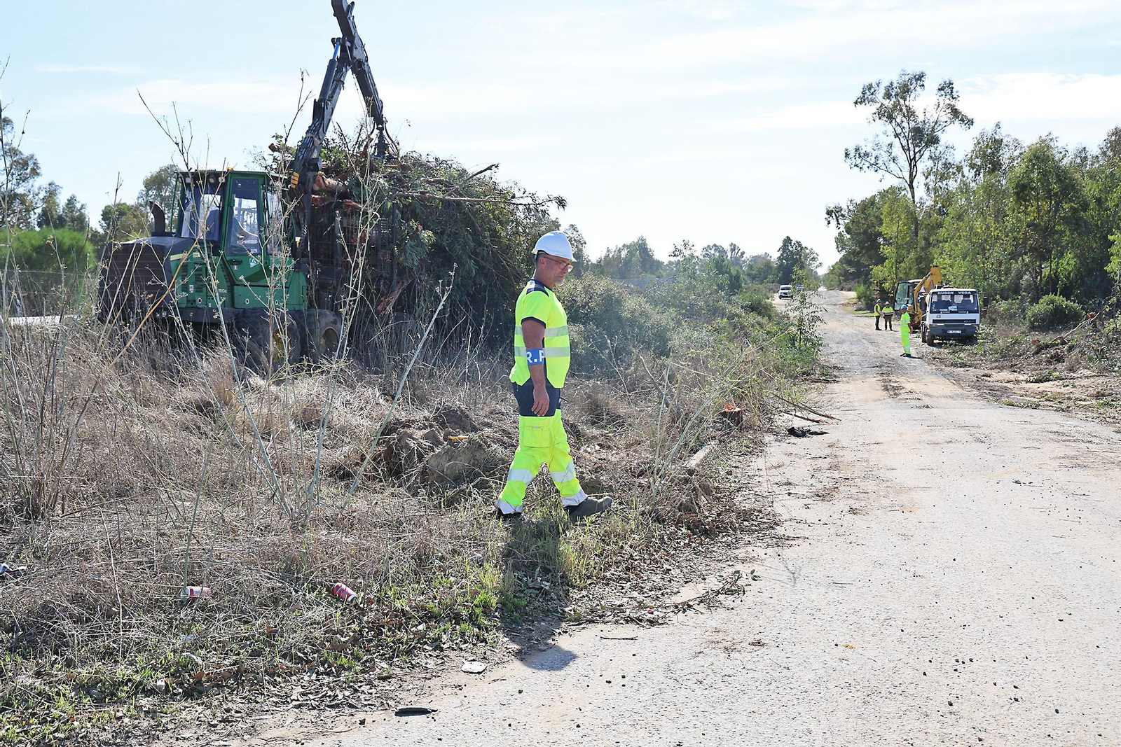 Imágenes del Comienzo de las obras del tercer carril en la A-483 entre Almonte y El Rocío