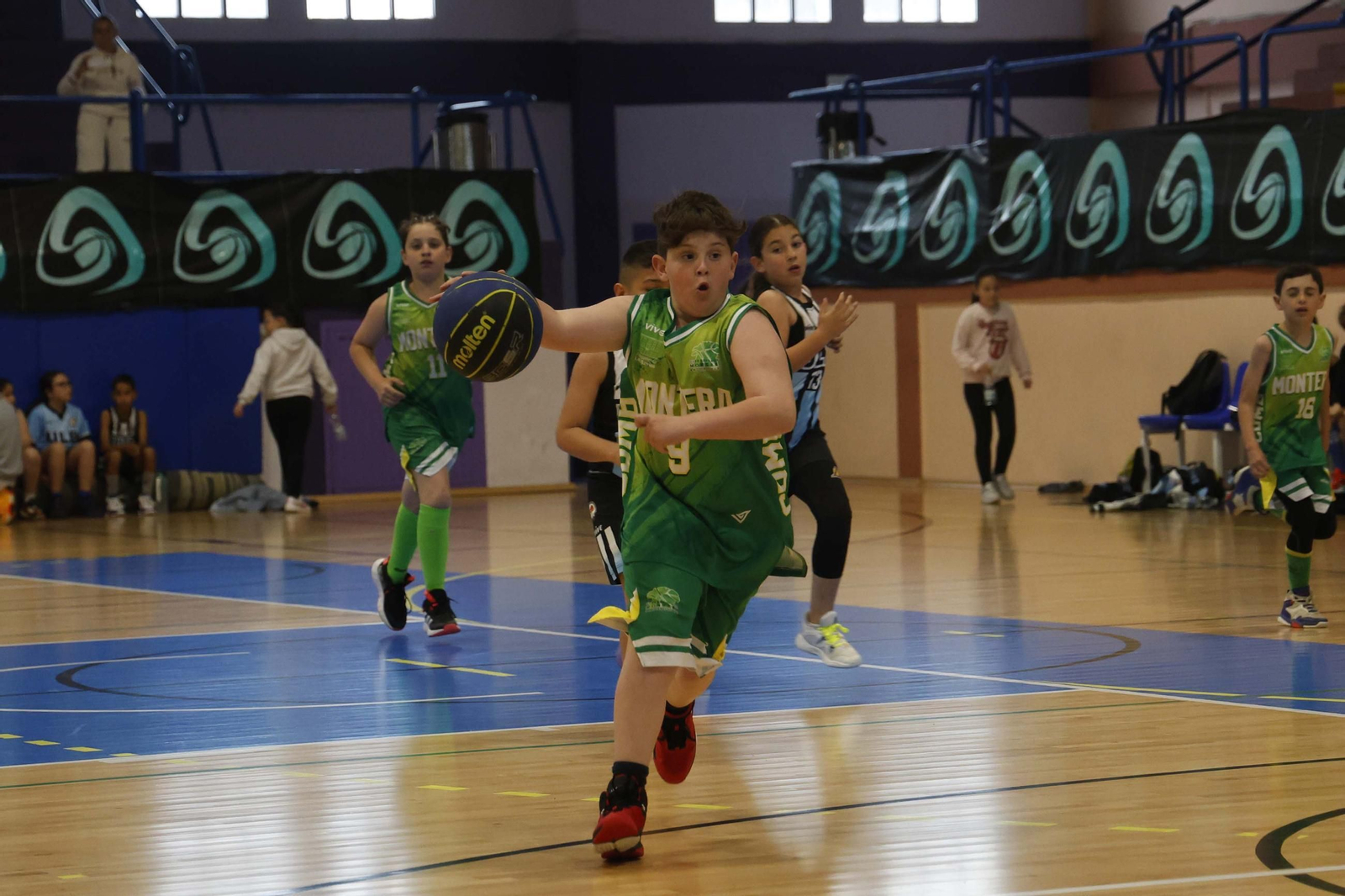 Las fotos de la primera jornada del XIV torneo de baloncesto Semana Santa Ciudad de La Línea