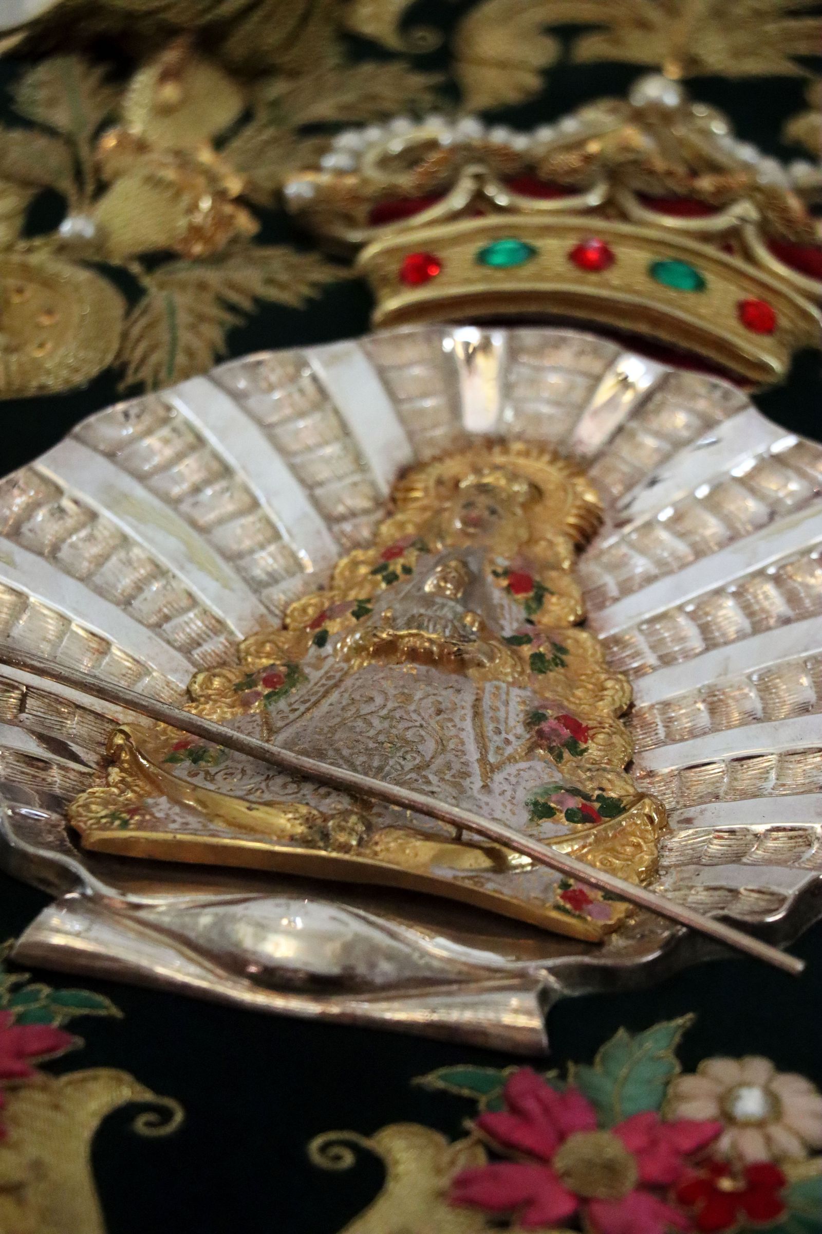 Visita guiada de la ONCE a la Hermandad de Emigrantes de Huelva, en imágenes