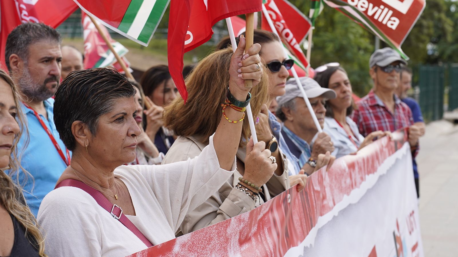 Fotos de la concentración para la reducción de la jornada laboral en el edificio nexus de Algeciras