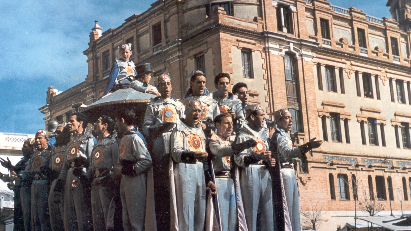 El coro 'Los marcianos' en los alrededores de la Plaza, en 1955.
