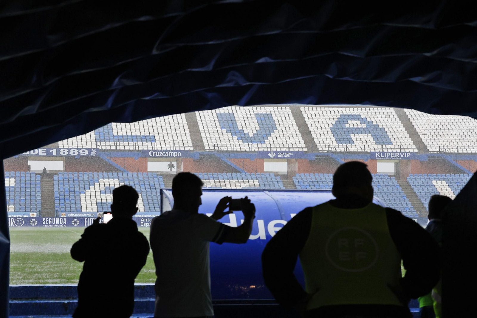 La suspensión del Recreativo de Huelva - UCAM Murcia en imágenes