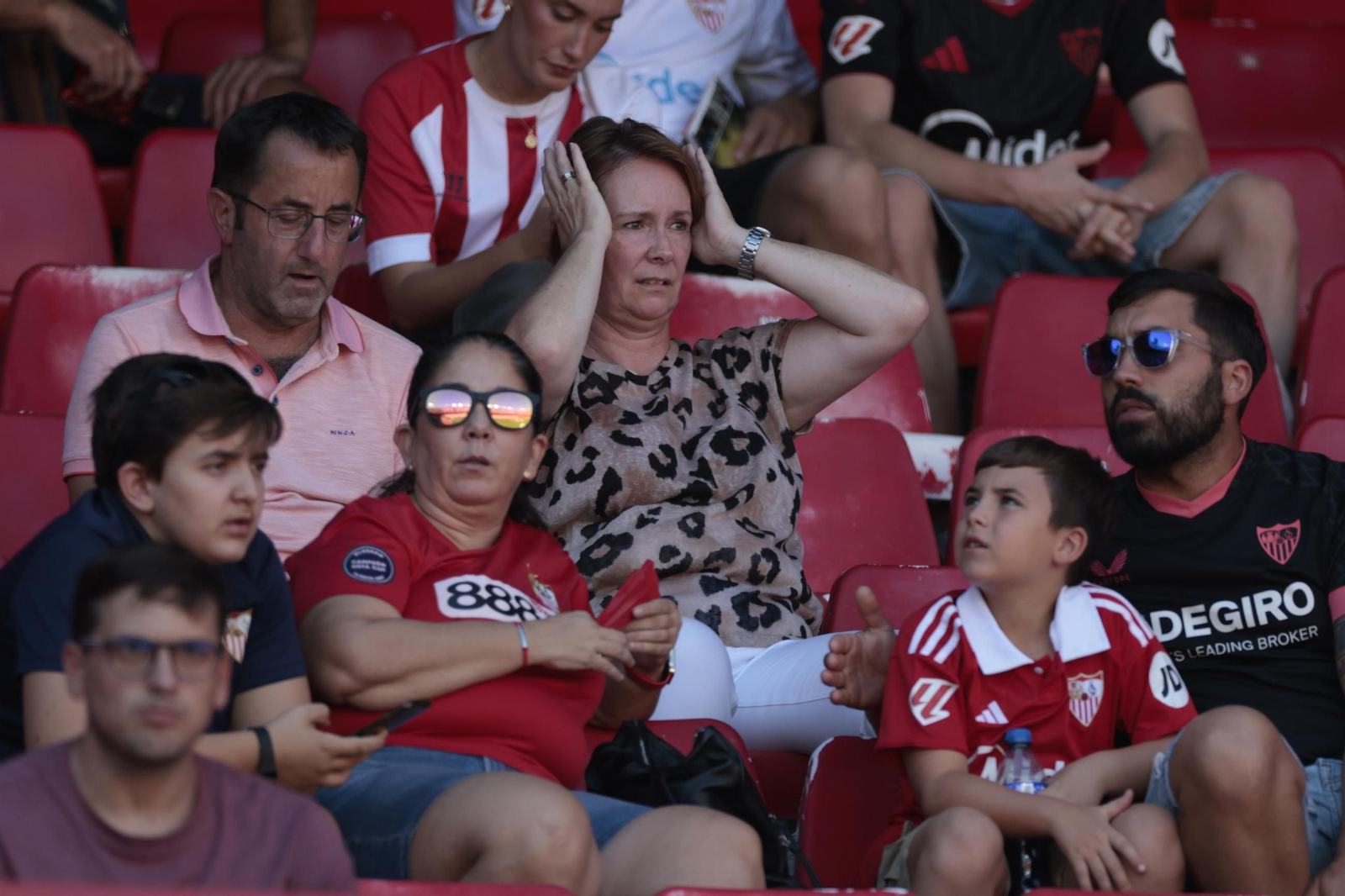 Búscate en las fotos del Sevilla FC - Barcelona