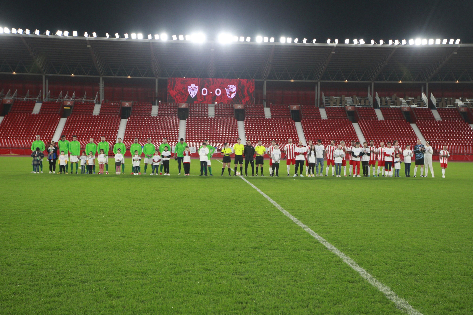 Imágenes del partido homenaje al 'eterno' capitán de la U.D. Almería, José Ortiz