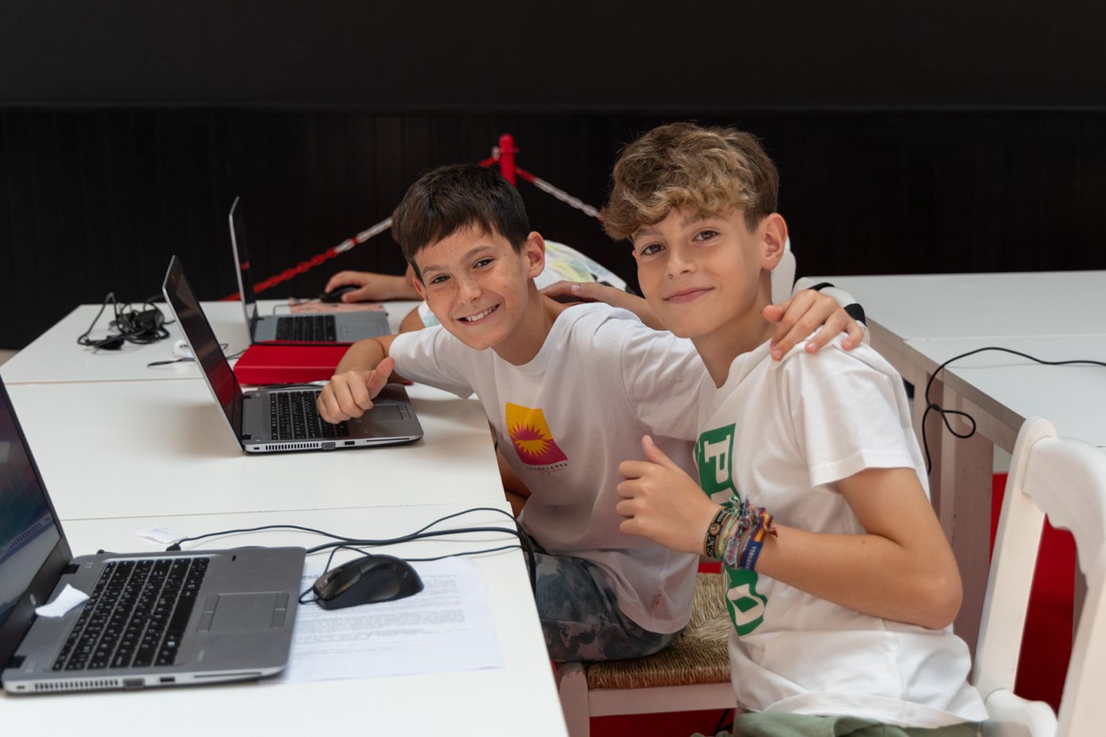 Así disfrutan los más jóvenes del campamento digital de La Loma,