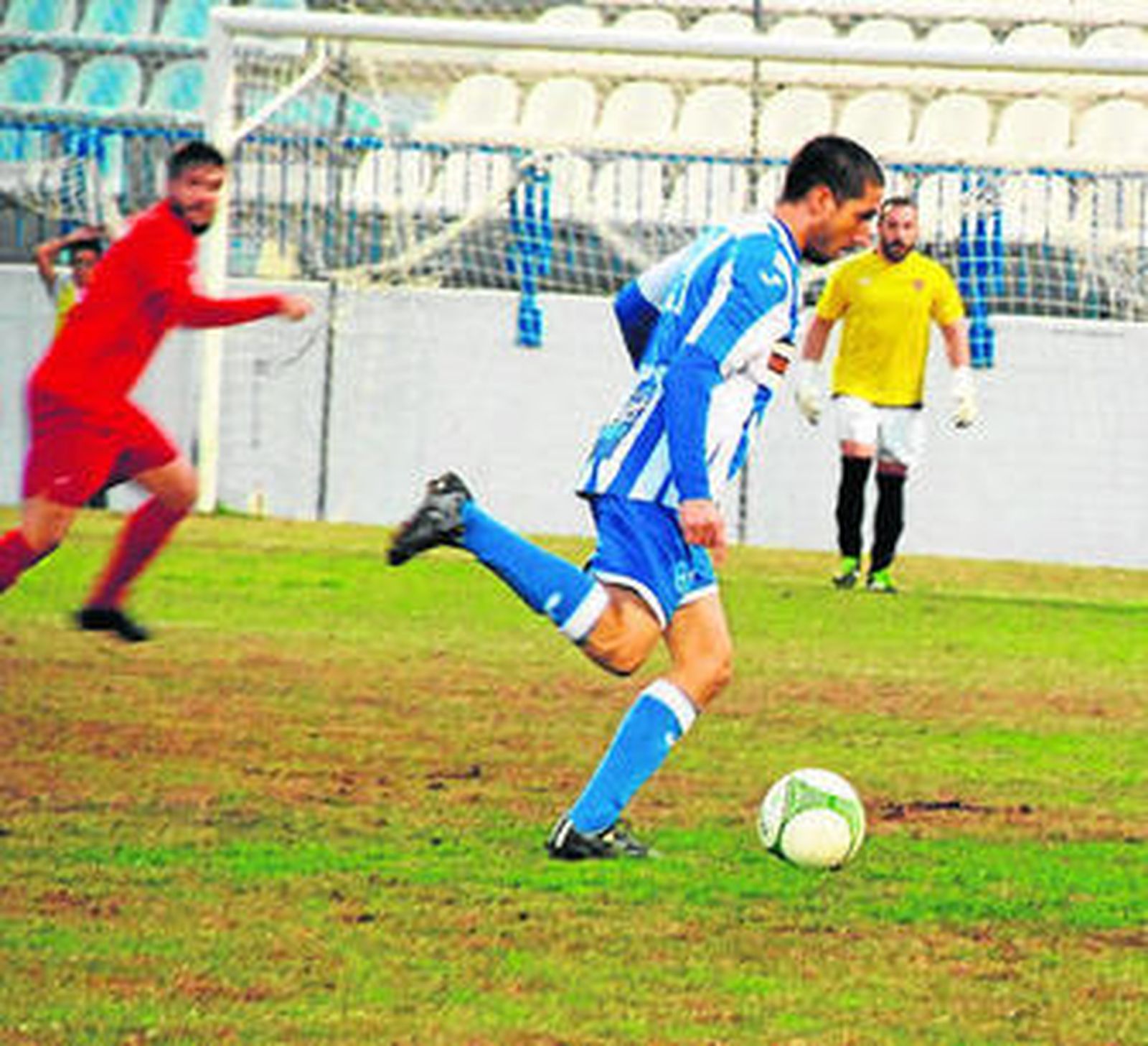 Alexis conduce el cuero en el Escribano Castilla.