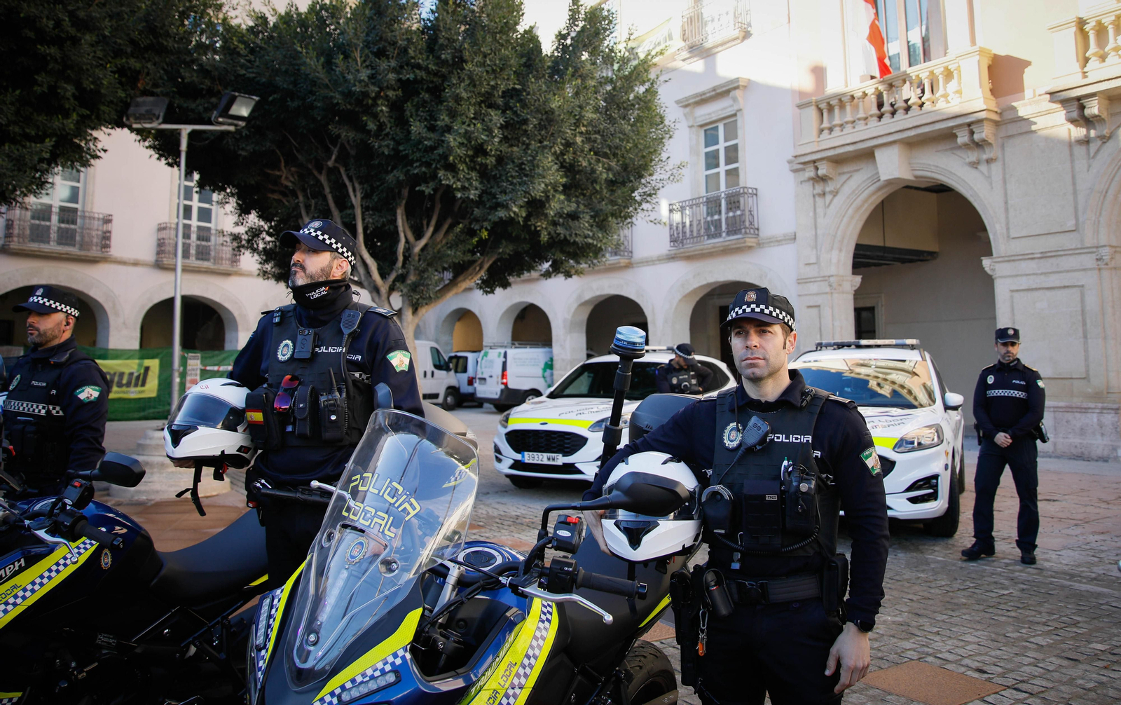 Presentación vehículos y motos policía local en imágenes