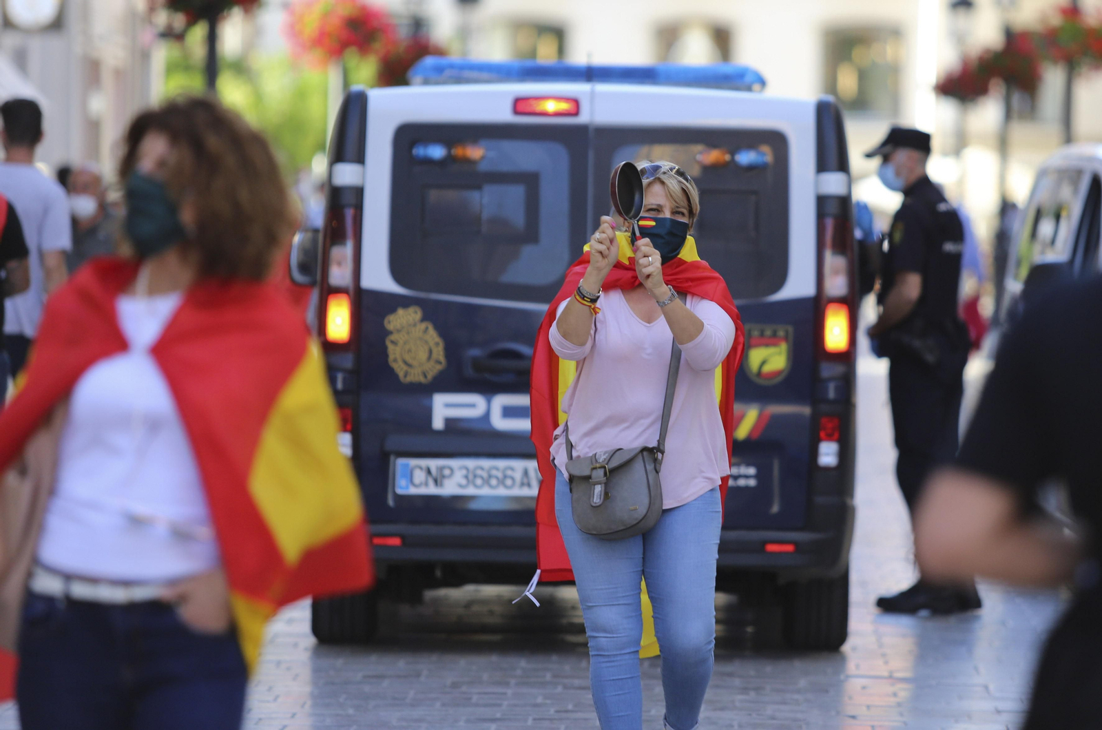 Las fotos de la cacerolada en Málaga contra el Gobierno por el coronavirus