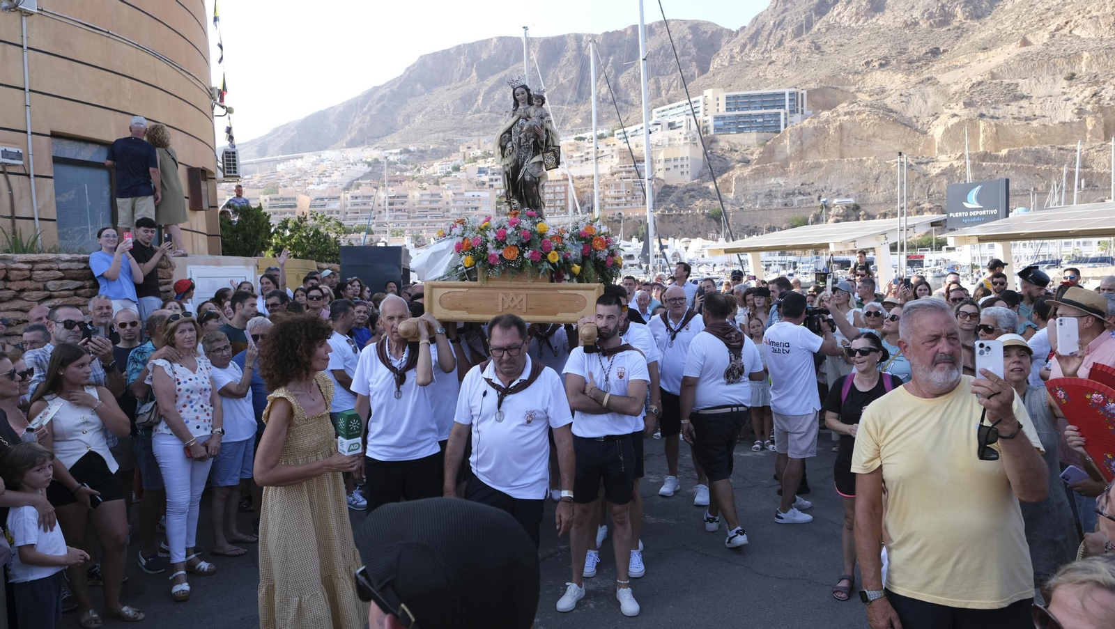 Procesión marítima de la Virgen del Carmen en Aguadulce (Roquetas de Mar), en imágenes