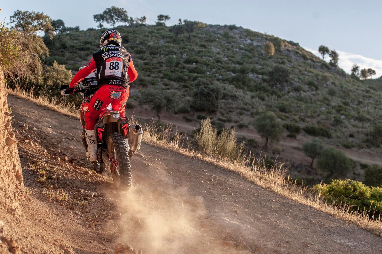 Los grandes del Dakar enseñan el paisaje rural de Andalucía