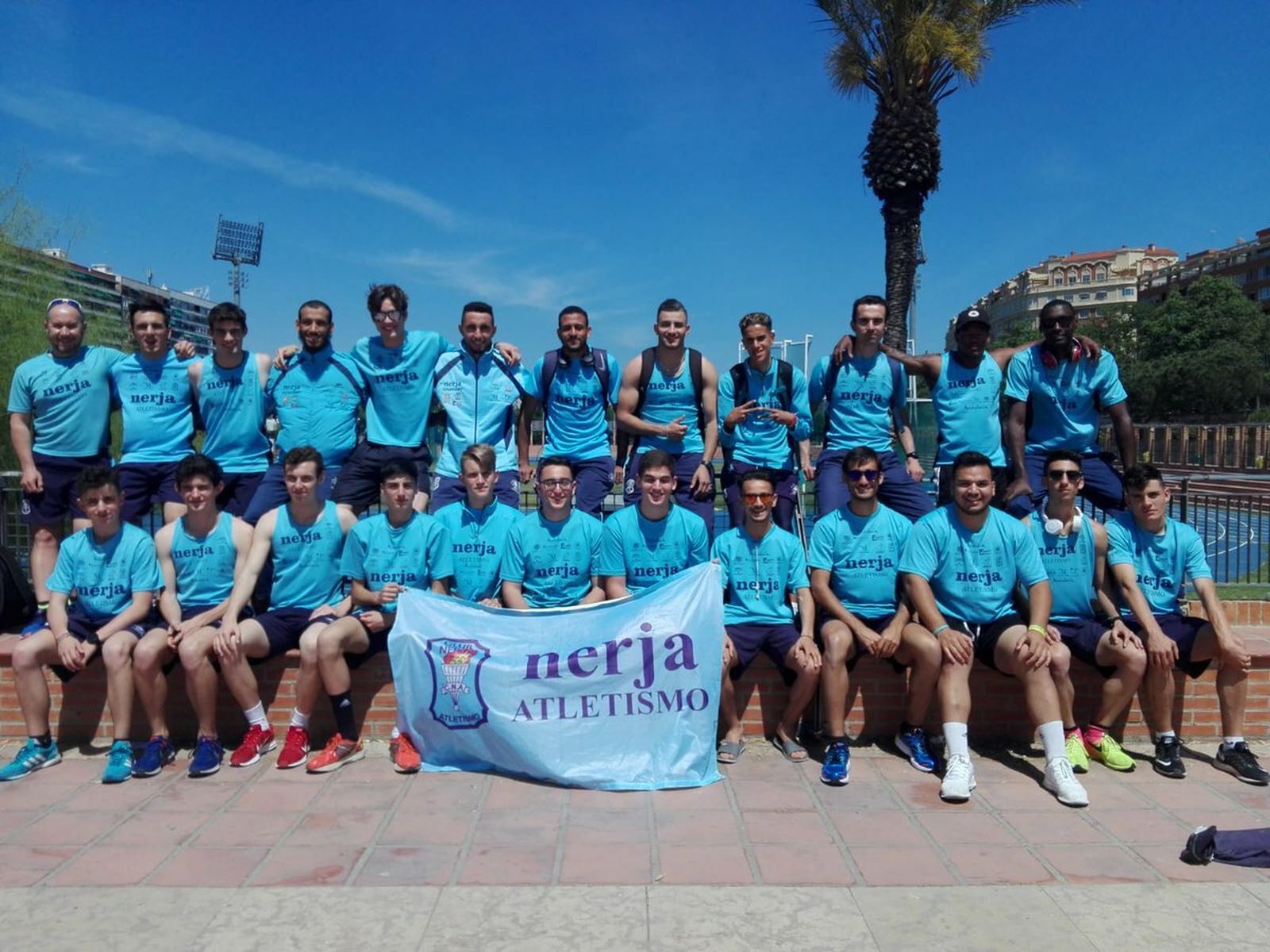 Los atletas del Cueva de Nerja-UMA, antes de la cita