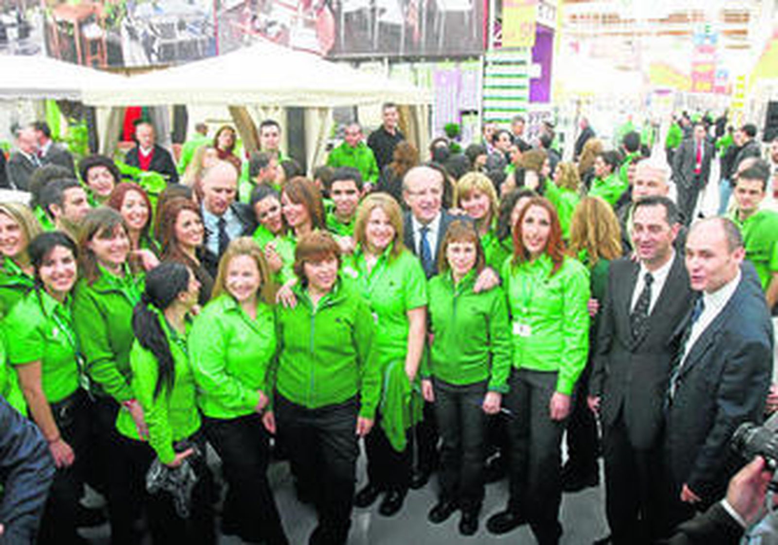 El nuevo centro de Leroy Merlin celebró ayer su inauguración, con la presencia del director general y el alcalde.