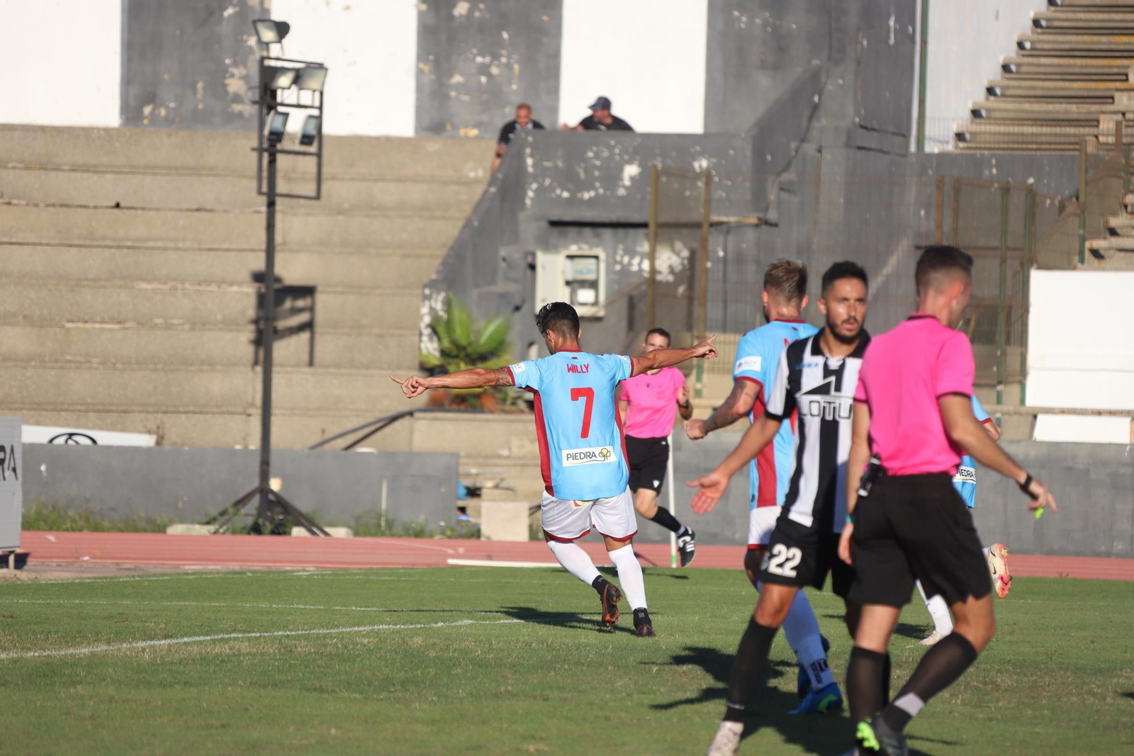 La victoria del Córdoba CF ante la Balompédica Linense, en imágenes