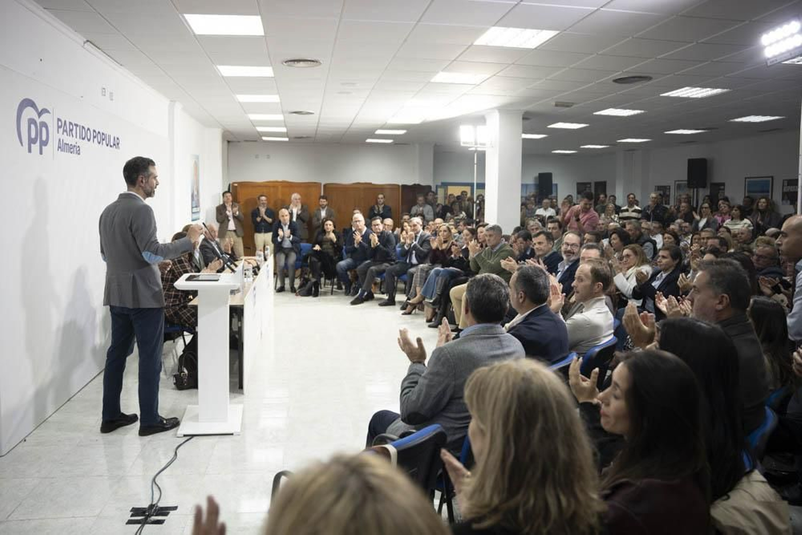 Las imágenes de la junta en la que el PP de Almería se renueva