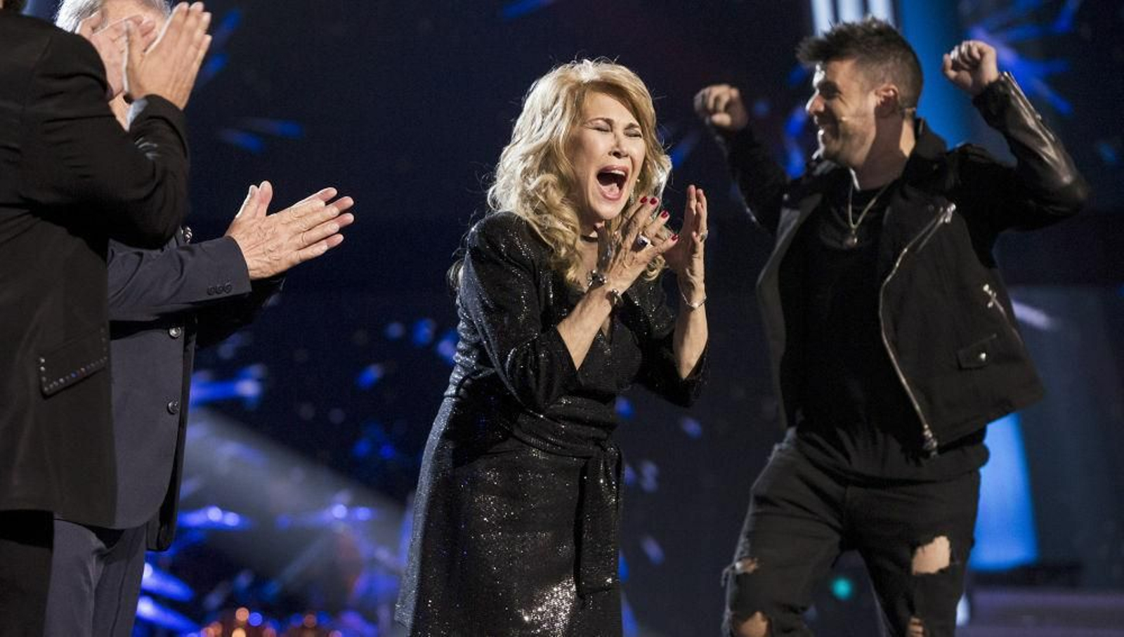 Helena Bianco, con Pablo López, en el momento de ser proclamada ganadora