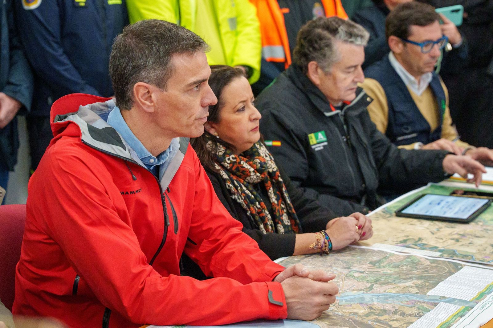Pedro Sánchez en el centro de mando avanzado en San Roque.