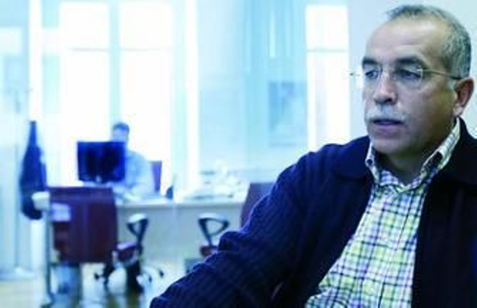 Antonio Tapia, con rostro tranquilo, en un momento de trabajo en las oficinas del Málaga.