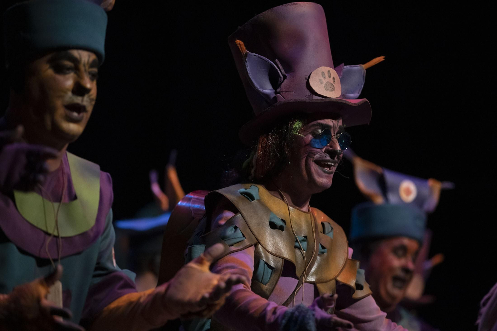 Imágenes de la actuación de la comparsa de Villalba del Alcor y Paterna  'Un mundo nuevo' en el Carnaval Colombino